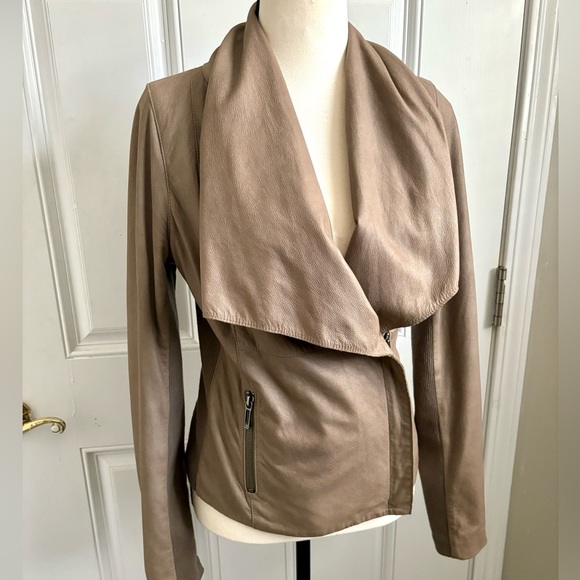 Vince Jackets & Blazers - VINCE leather scuba Moto style jacket - size small